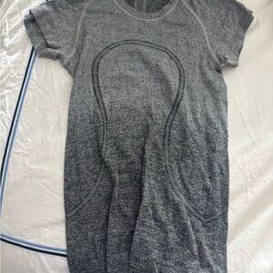 lululemon athletica Gray Short Sleeve Tee
